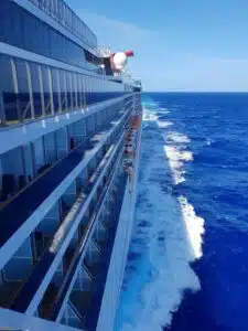 Cruise over zee