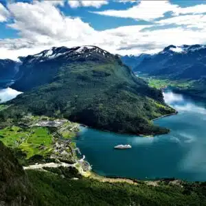 Langs Noorse Fjorden varen